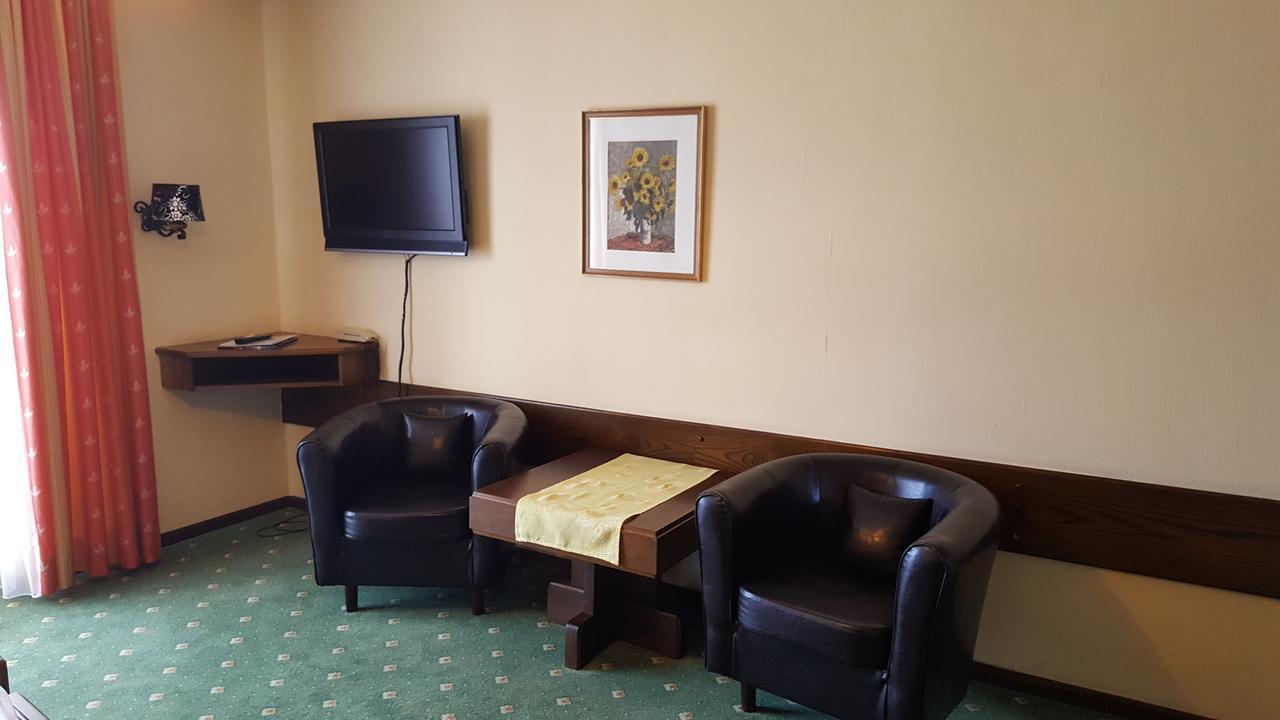 Hotel Kanz 菲拉赫 外观 照片